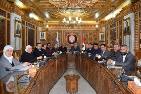 في سبيل الوصول إلى أفضل الحلول الخاصة والتي تخدم صناعتها واحتياجاتها ونظراً لارتفاع عدد الصناعيين العاملين بهذه المنتجات تشكلت لجنة المقبلات الغذائية وذلك خلال اجتماعها الأول الذي ترأسه الأستاذ غزوان المصري بحضور الأستاذ طلال قلعه جي رئيس القطاع الغذائي و